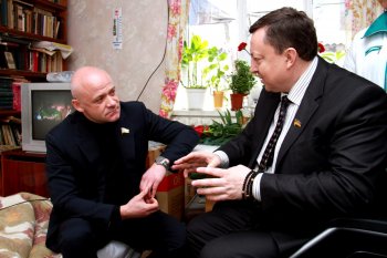 Народный депутат лично поздравил 90-летнюю участницу обороны Одессы
