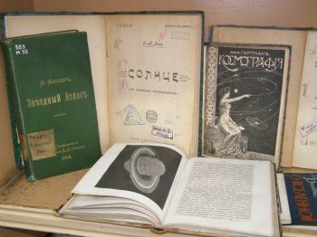Выставка редких  книг ко Дню космонавтики