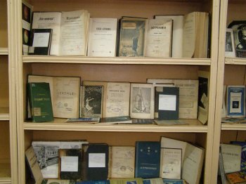 Выставка редких  книг ко Дню космонавтики