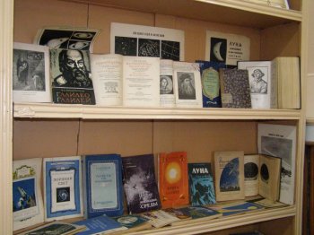 Выставка редких  книг ко Дню космонавтики