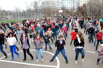 Геннадий Труханов: В Суворовском районе инициативная молодежь. Они очень талантливые, умеют красиво отдыхать и трудиться в поте лица
