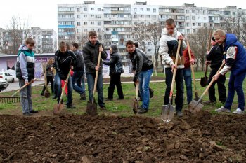 Геннадий Труханов: В Суворовском районе инициативная молодежь. Они очень талантливые, умеют красиво отдыхать и трудиться в поте лица
