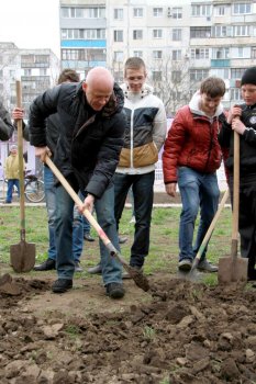 Геннадий Труханов: В Суворовском районе инициативная молодежь. Они очень талантливые, умеют красиво отдыхать и трудиться в поте лица