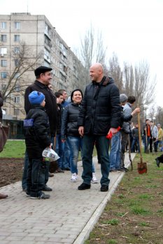 Геннадий Труханов: В Суворовском районе инициативная молодежь. Они очень талантливые, умеют красиво отдыхать и трудиться в поте лица