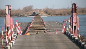 В Одесской области понтонный мост дрейфовал вместе с людьми и краном