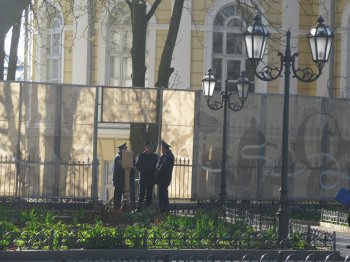 Хроника сессии. 8:30 утра: на Думской 500 человек