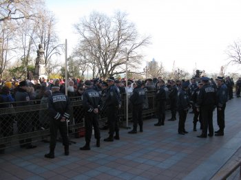 Хроника сессии. 8:30 утра: на Думской 500 человек