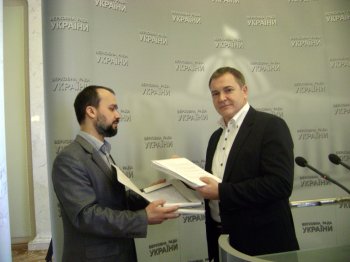 Общественность выступает против законопроекта, поддерживающего пропаганду гомосексуализма