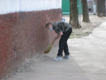 В Малиновском районе вовсю идет субботник