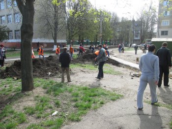 В Малиновском районе вовсю идет субботник