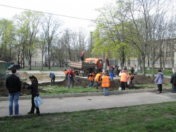 В Малиновском районе вовсю идет субботник