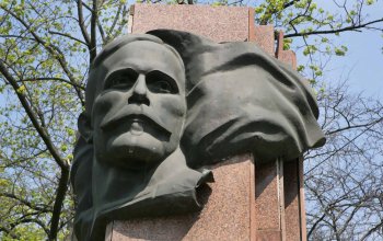 Сквер Томаса ждут счастливые перемены. Что будет с памятником?