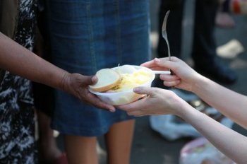 Православная молодёжь Одессы помогает бездомным