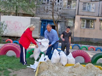 Евгений Гофман инициировал работы по благоустройству дворов