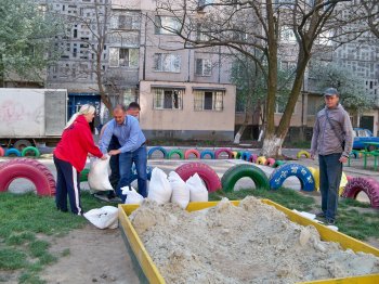 Евгений Гофман инициировал работы по благоустройству дворов