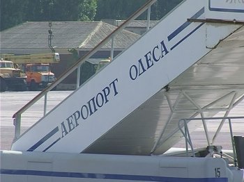 Пассажиры Одесского аэропорта могут на месте ознакомиться с законодательством о декларировании иностранных доходов
