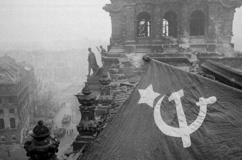 1 мая 1945: Знамя Победы над Берлином