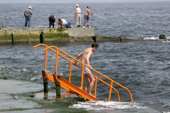 Одесситы открыли пляжный сезон