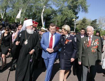 Венки и цветы — к Вечному огню