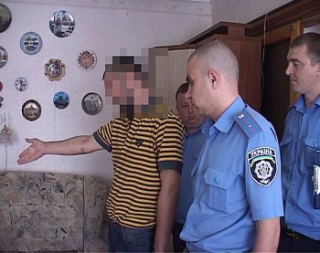 За разбойное нападение на иностранца задержаны трое мужчин