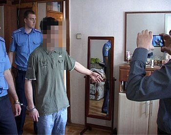 За разбойное нападение на иностранца задержаны трое мужчин