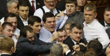 “Свобода” уверяет, что в Киеве отлавливают и избивают её активистов