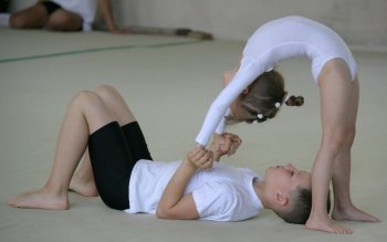 В Одессе соревнуются юные акробаты