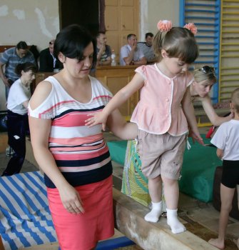В Одессе соревнуются юные акробаты