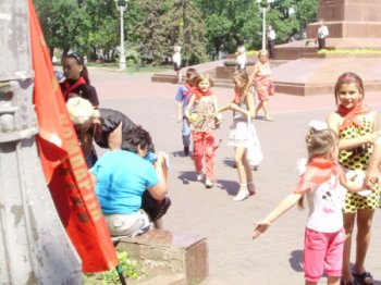 Коммунисты отметили День пионерии в Одессе и области