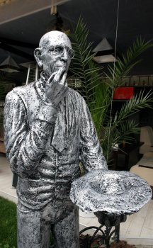 Ося и Киса вернулись в Горсад ну очень изменившимися (фото)
