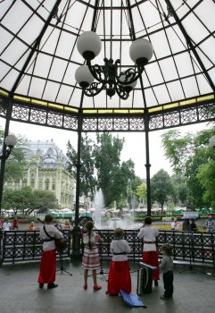 Ротонда в Горсаду превратилась в сцену мирового масштаба