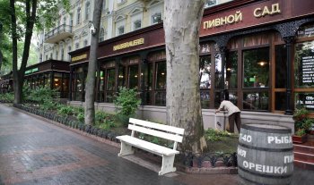 Горсад теперь стал похож на Дерибасовскую: Cплошные кафе и рестораны (фото)