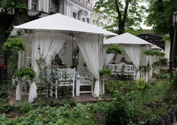Горсад теперь стал похож на Дерибасовскую: Cплошные кафе и рестораны (фото)
