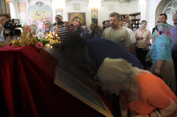 Российские парламентарии в Одессе посетили храм Святых Равноапостольных Кирилла и Мефодия