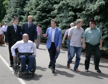 Российские парламентарии в Одессе посетили храм Святых Равноапостольных Кирилла и Мефодия