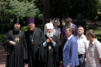 Члены Госдумы России посетили Свято-Успенский патриарший одесский мужской монастырь