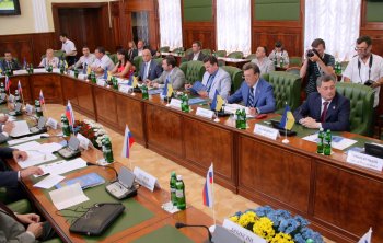 Из зала заседания российских и украинских парламентариев