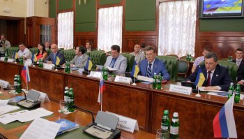 Из зала заседания российских и украинских парламентариев