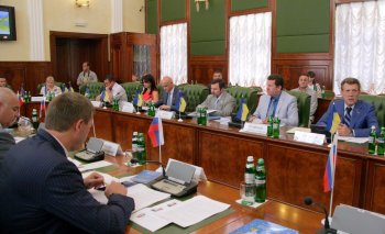 Из зала заседания российских и украинских парламентариев