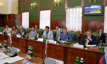 Из зала заседания российских и украинских парламентариев
