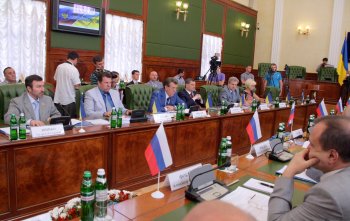Из зала заседания российских и украинских парламентариев