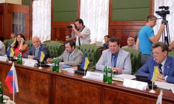 Из зала заседания российских и украинских парламентариев