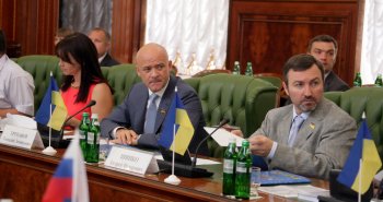 Из зала заседания российских и украинских парламентариев