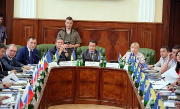 Из зала заседания российских и украинских парламентариев