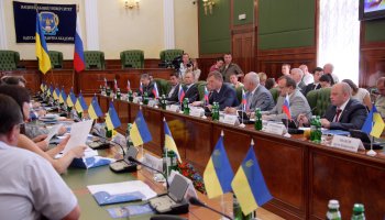 Из зала заседания российских и украинских парламентариев