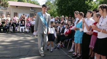 Сегодня в одесских школах прозвучал последний звонок
