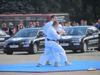 Чемпионат Украины среди телохранителей: Боевые искусства, бои на мечах и танец на авто