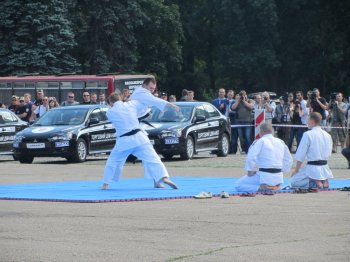 Чемпионат Украины среди телохранителей: Боевые искусства, бои на мечах и танец на авто