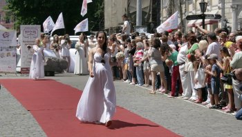 В Одессе сегодня невесты ходили… парадом
