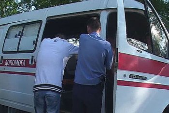 Злоумышленник сорвал с шеи женщины золотую цепочку, но увидев правоохранителей, свою добычу ... съел